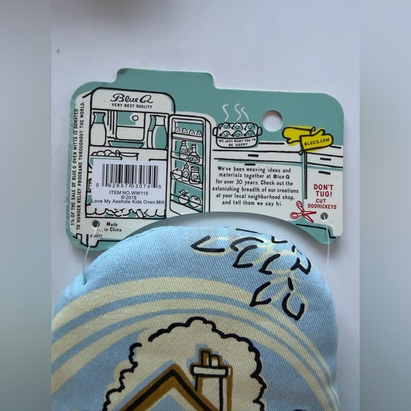 Blue Q Light Blue Oven Mitt with Humorous Text - Picture 4 of 6